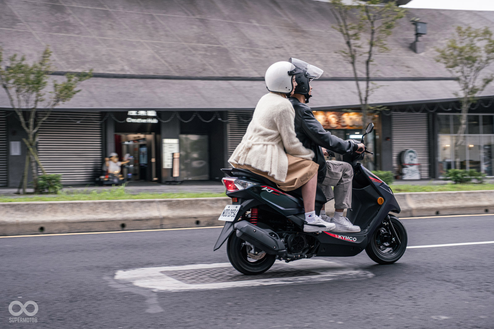 雙槍避震與雙碟煞,與同級對手拉開配備差距